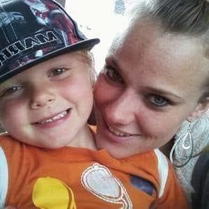 Meet your Posher, Carrie